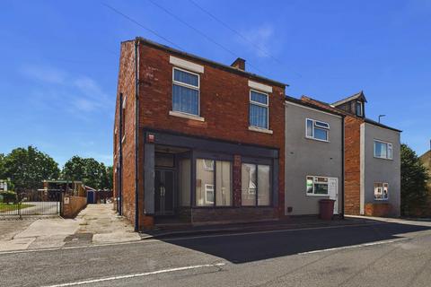 4 bed property, in High Street, £190,000