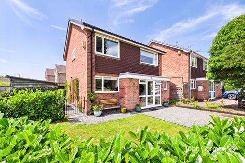 4 bed property, in The Woodlands, £430,000