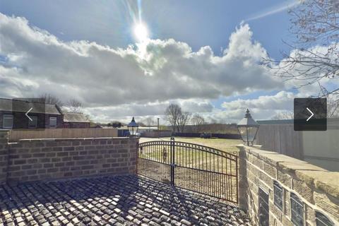 Studio, in 52 Rotherham Road, £320,000