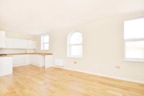 2 bed property, in Lampmead Road, £210,000