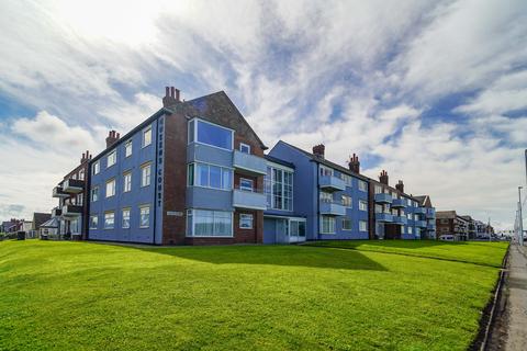 2 bed property, in Queens Promenade, £80,000
