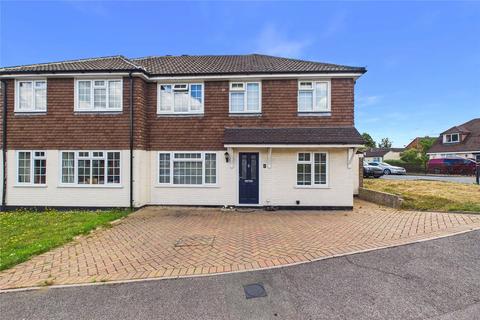 4 bed property, in Lightwater, £550,000
