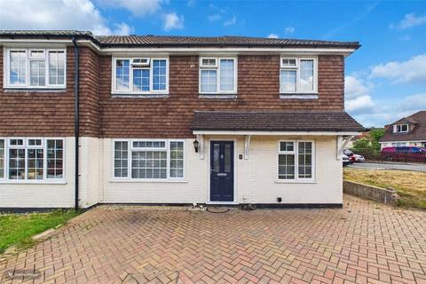 4 bed property, in Lightwater, £525,000