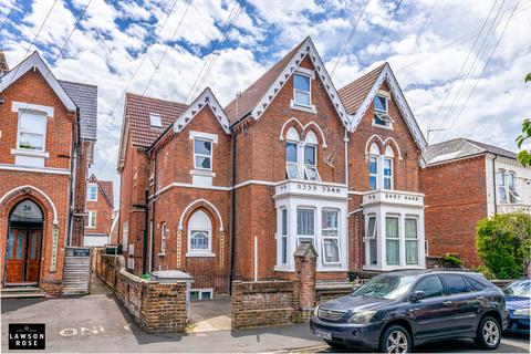 2 bed property, in St. Davids Road, £200,000
