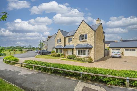 5 bed property, in Thames Close, £850,000