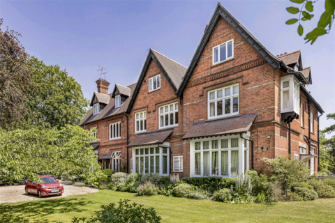 2 bed property, in Apartment 1 Clevemede House, £550,000