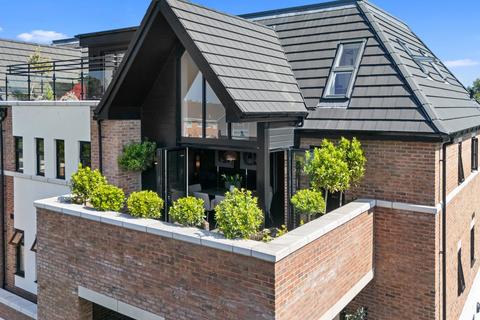 2 bed property, in Weld Road, £450,000
