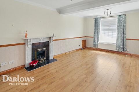3 bed property, in Thomas Street, £140,000