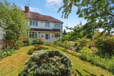 3 bed property, in Wood End Road, £400,000