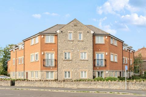 2 bed property, in Culvers Road, £240,000