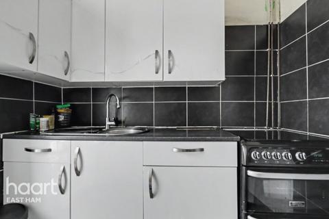 3 bed property, in Stevenage Road, £500,000