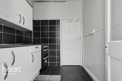 3 bed property, in Stevenage Road, £500,000