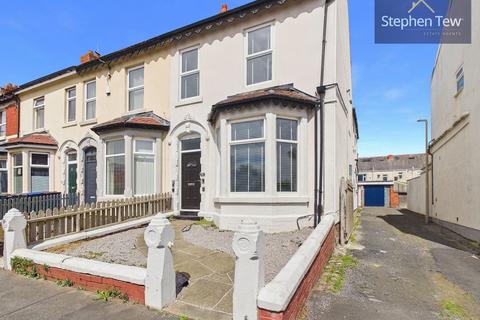 4 bed property, in Sherbourne Road, £170,000
