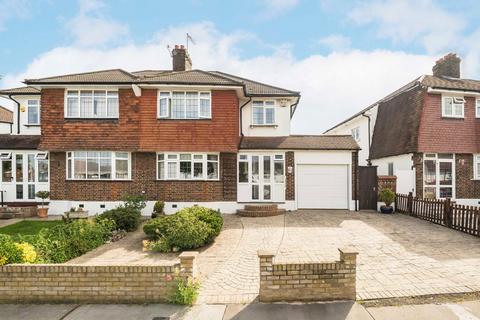 3 bed property, in Crescent Way, £850,000