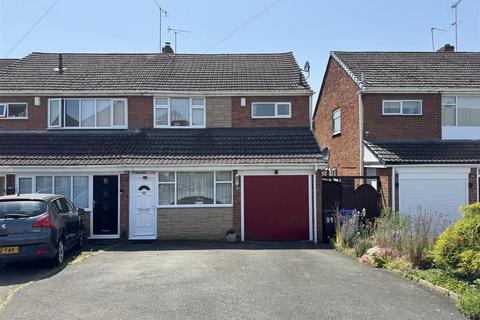 3 bed property, in Brook Street, £260,000
