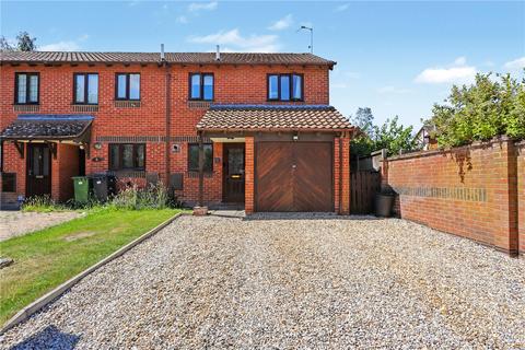 3 bed property, in Anson Close, £240,000