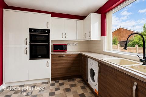 3 bed property, in Stoneley Avenue, £180,000