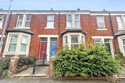 3 bed property, in Westbourne Avenue, £65,000