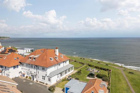 4 bed property, in White Point Court, £800,000