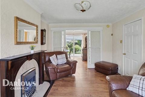 3 bed property, in Ffos Close, £200,000