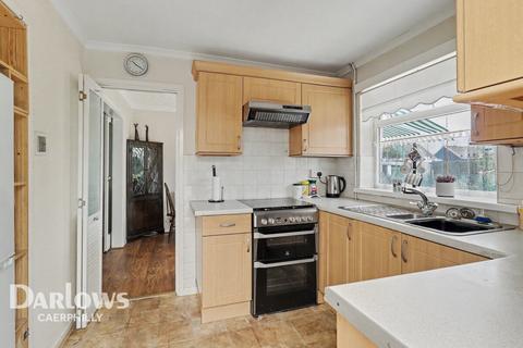 3 bed property, in Ffos Close, £200,000