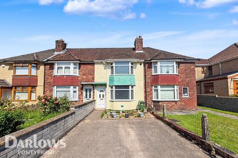 2 bed property, in Hawthorn Road, £210,000