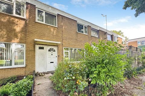 3 bed property, in Holywell Close, £275,000