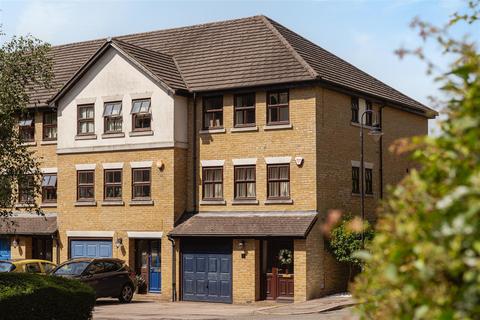 4 bed property, in Howard Place, £725,000