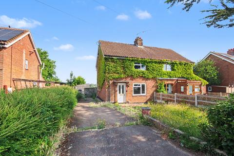 3 bed property, in 7 School Plain, £90,000
