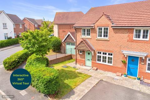 3 bed property, in Clipson Crest, £190,000