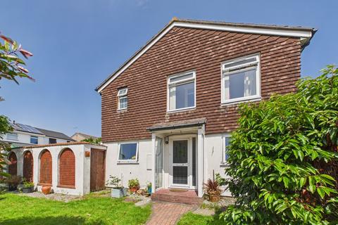 3 bed property, in Woodland Way, £295,000