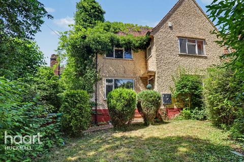 3 bed property, in Highbury Road, £160,000