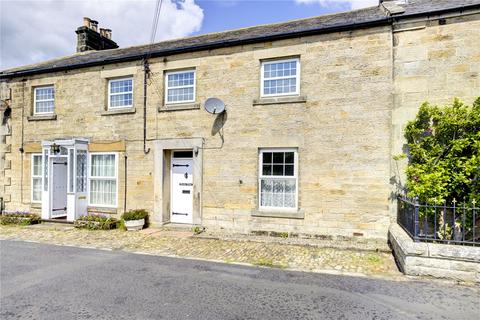 2 bed property, in East Woodburn, £125,000