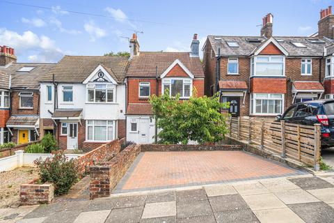 3 bed property, in Hartington Road, £635,000