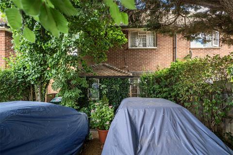 3 bed property, in Caley Road, £325,000