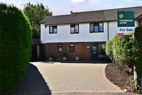 3 bed property, in Heron Close, £500,000