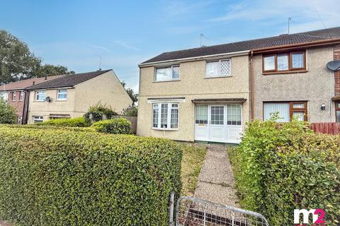 3 bed property, in Parret Close, £165,000
