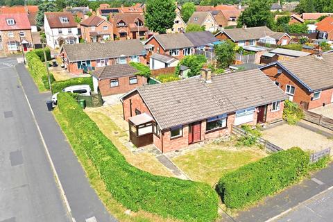 2 bed property, in Mendip Close, £240,000