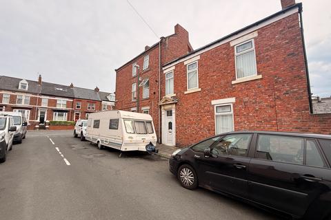 1 bed property, in Hampden Street, £62,000