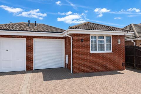 2 bed property, in Malines Avenue, £325,000
