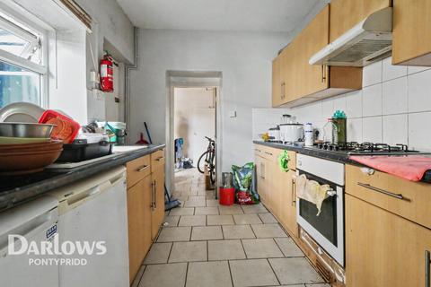 4 bed property, in Meadow Street, £120,000
