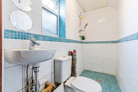 5 bed property, in Lapland Walk, £225,000