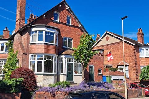6 bed property, in Scalby Road, £340,000