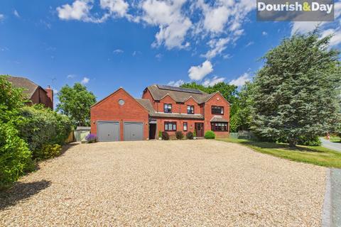 5 bed property, in Calverhall, £650,000
