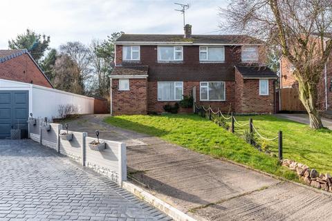 3 bed property, in Hastings Close, £235,000
