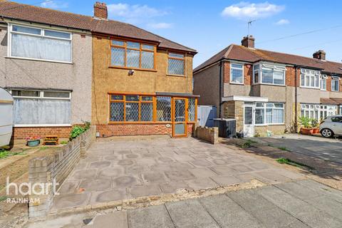 3 bed property, in Elmer Gardens, £400,000