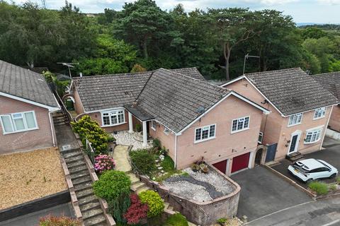 3 bed property, in Corfe Mullen, £450,000