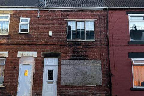2 bed property, in Elizabeth Street, £29,000