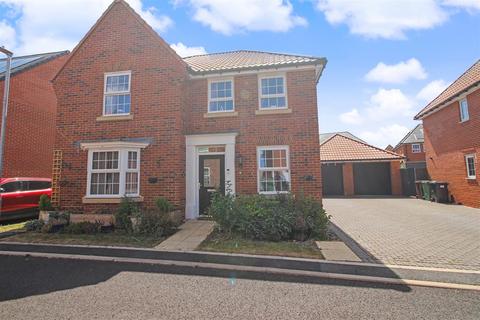 4 bed property, in Ashwood Drive, £460,000