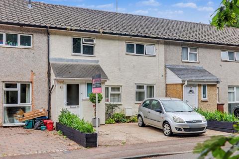 3 bed property, in Bernhardt Crescent, £375,000